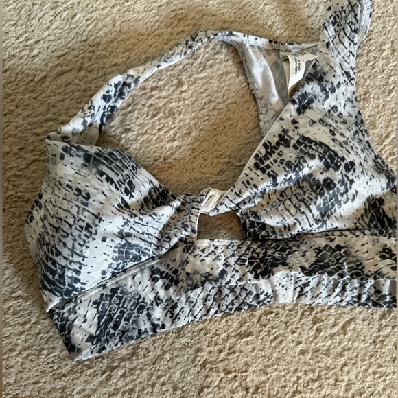 Victoria's Secret PINK Ultimate Lightly‎ Lined Snakeskin Sports Bra Size Large - Picture 2 of 7